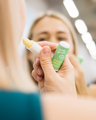 PRETTY GARDEN, Бальзам для губ Базовый уход 