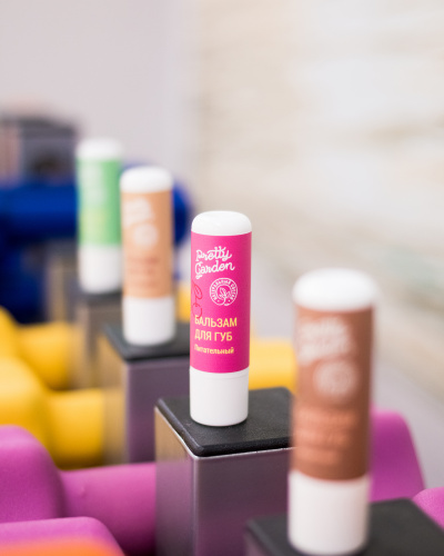 PRETTY GARDEN, Бальзам для губ Питательный с ароматом Вишня