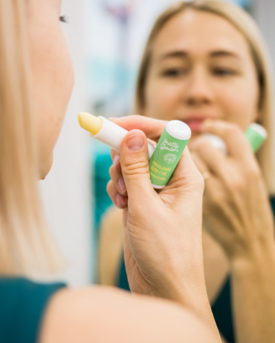 PRETTY GARDEN, Бальзам для губ Базовый уход 